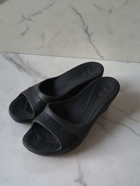 Crocs Sassari Black Wedges size 11
